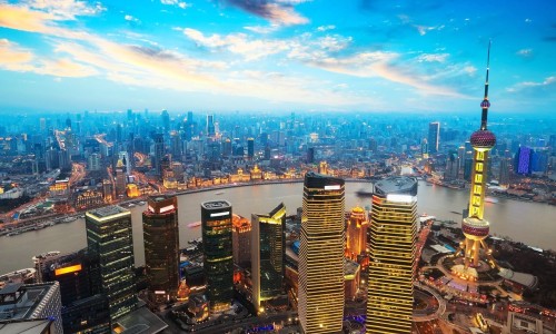 港媒文章《美國(guó)唱衰中國(guó)經(jīng)濟(jì)，是“矮個(gè)嘲笑高個(gè)”》（環(huán)球網(wǎng)）