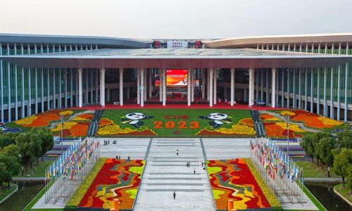 與世界共享大市場(chǎng)，將開(kāi)放推向高水平，進(jìn)博會(huì)展示“中國(guó)新機(jī)遇”（環(huán)球網(wǎng)）